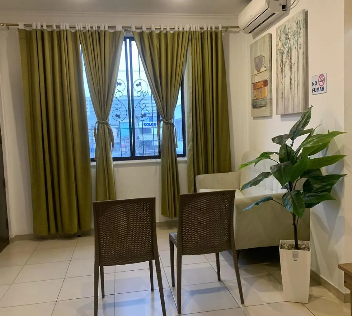 Suite #3 close Aeropuerto&Mall del sol Guayaquil Appartamento